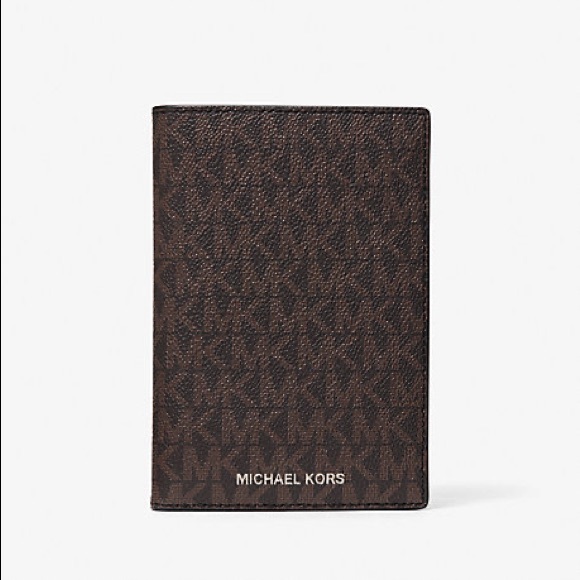 Michael Kors passport holder/wallet - Picture 1 of 4